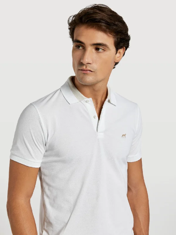 Slim fit piqué polo shirt with contrast stripe and placket detail